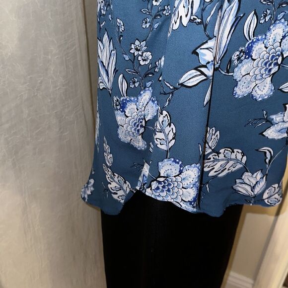 a.n.a. PL Indigo Blue White Black Floral Lace-up Long Sleeve High Low Blouse - Picture 6 of 11